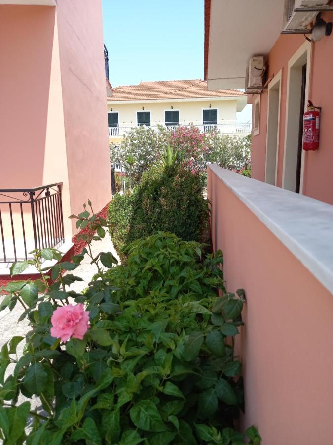 Kostas Apartments ซีดารี ภายนอก รูปภาพ