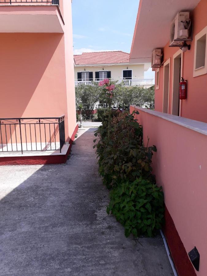 Kostas Apartments ซีดารี ภายนอก รูปภาพ